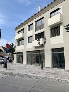 Stockerau: Architekturgeschäftslokal beim Rathausplatz im Herzen der Altstadt – Top 02 – PROVISIONSFREI direkt vom Bauträger, 2000 Stockerau, Etagenwohnung